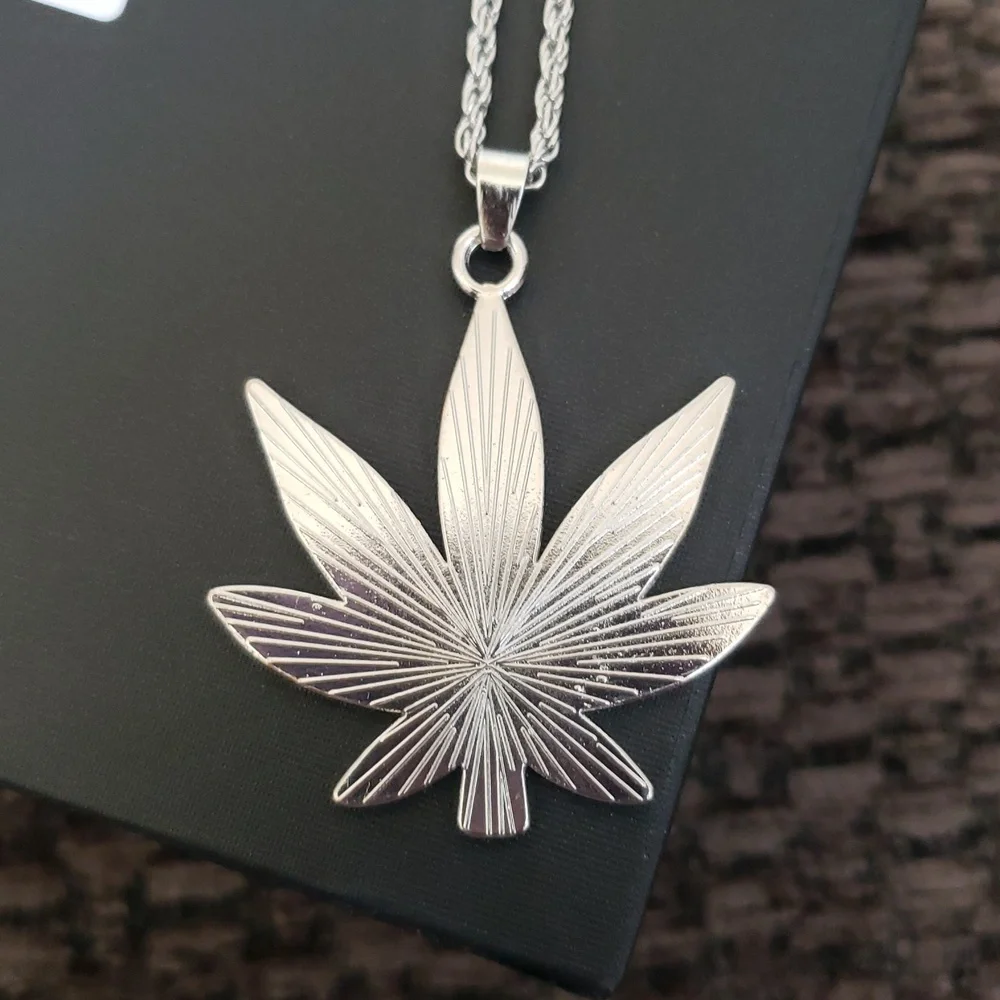 Leaf Pendant Necklace